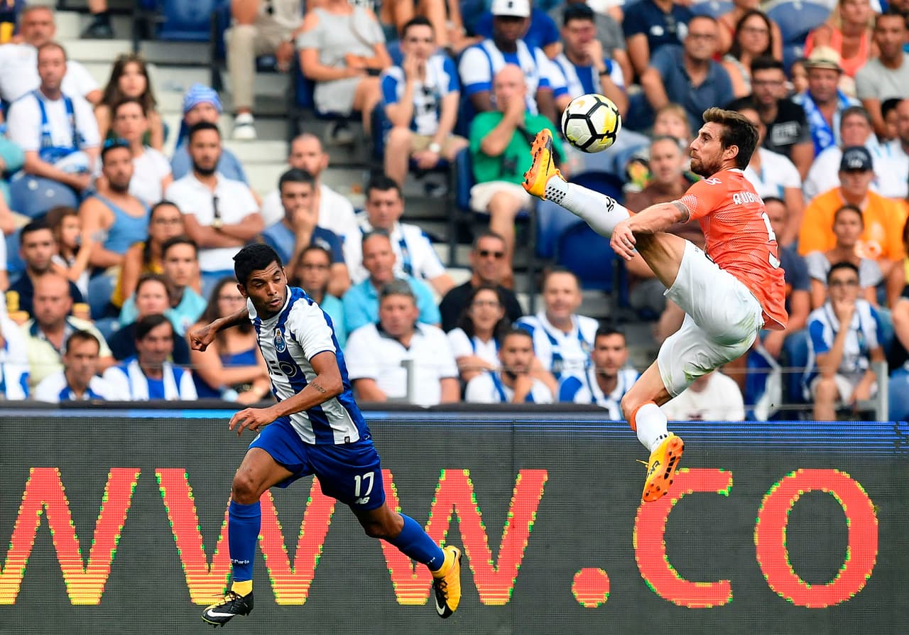 Domingo 27 de agosto - 3:15 p.m.ET/2:15 p.m.CT/12:15 p.m.PT: el 'mexican' Porto visita al Sporting Braga. Jesús Corona, Miguel Layún, Diego Reyes y Héctor Herrera podrían tener actividad en esta jornada.