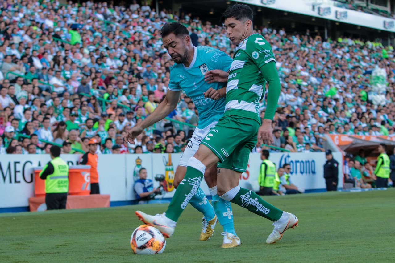 Querétaro luchó, por el empate pero le faltó claridad para hacer daño ante Santos Laguna.