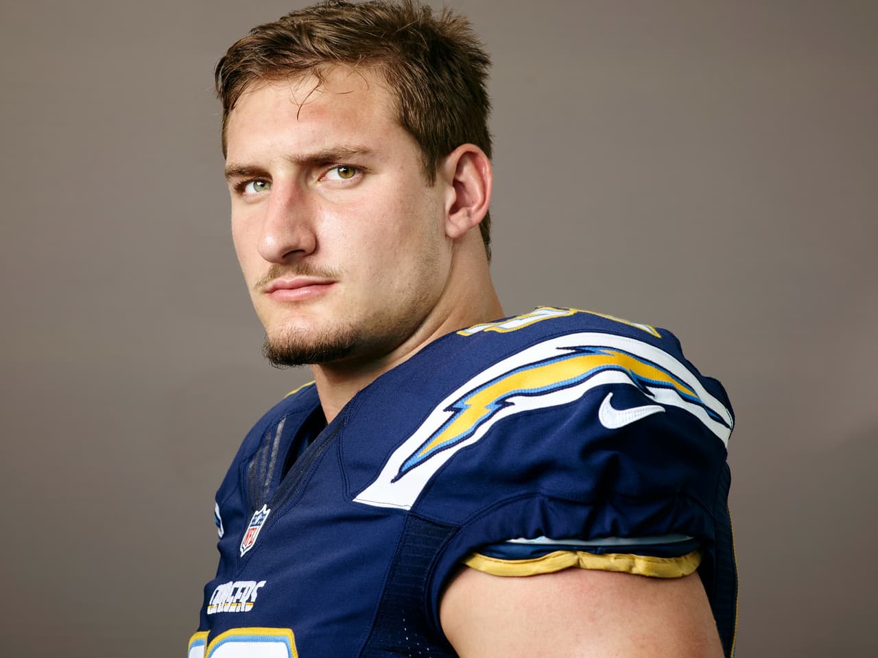 Los Chargers firmaron a Joey Bosa en contrato de cuatro años