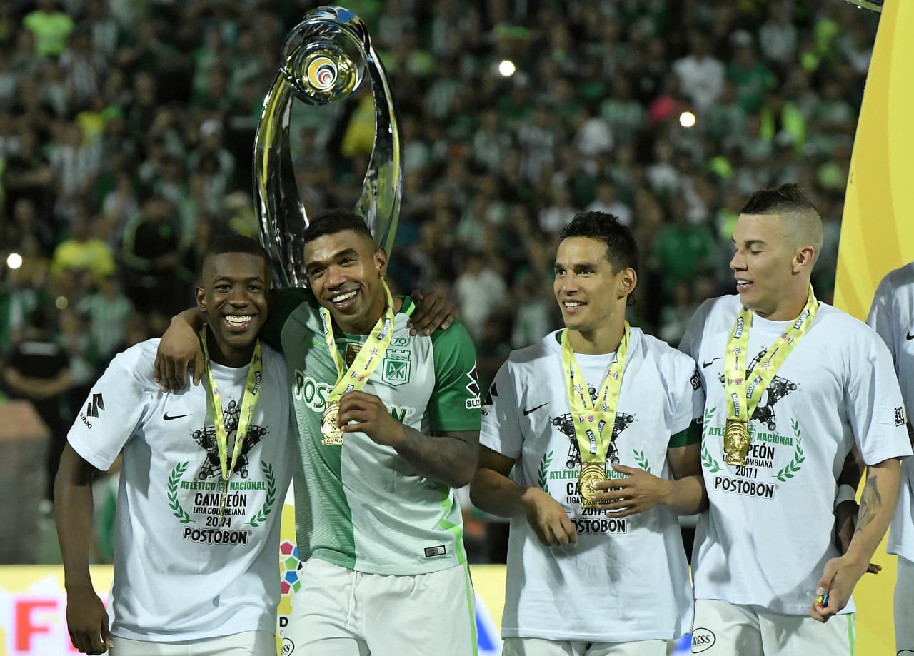 Uno de los goles de Uribe (der.) fue en la final del fútbol colombiano, en la consecución del título 16 de Atlético Nacional en su país.