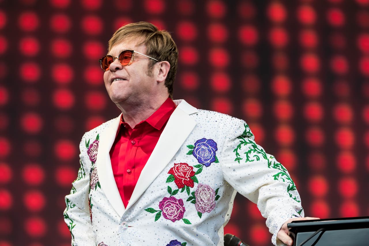 6. Elton John (Músico) - ingresos de 60 millones de dólares en el 2017