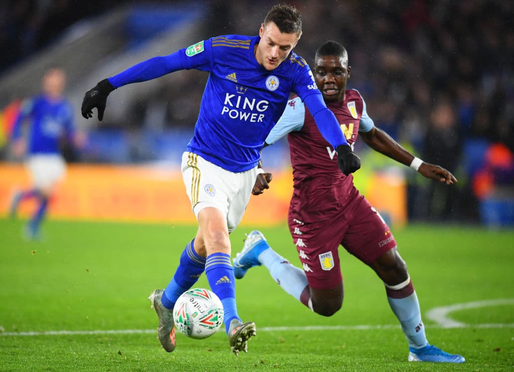El Leicester City empata 1-1 con el Aston Villa; Guilbert abrió el marcador para la visita, Iheanacho igualó la ida de la semifinal de la Carabao Cup.