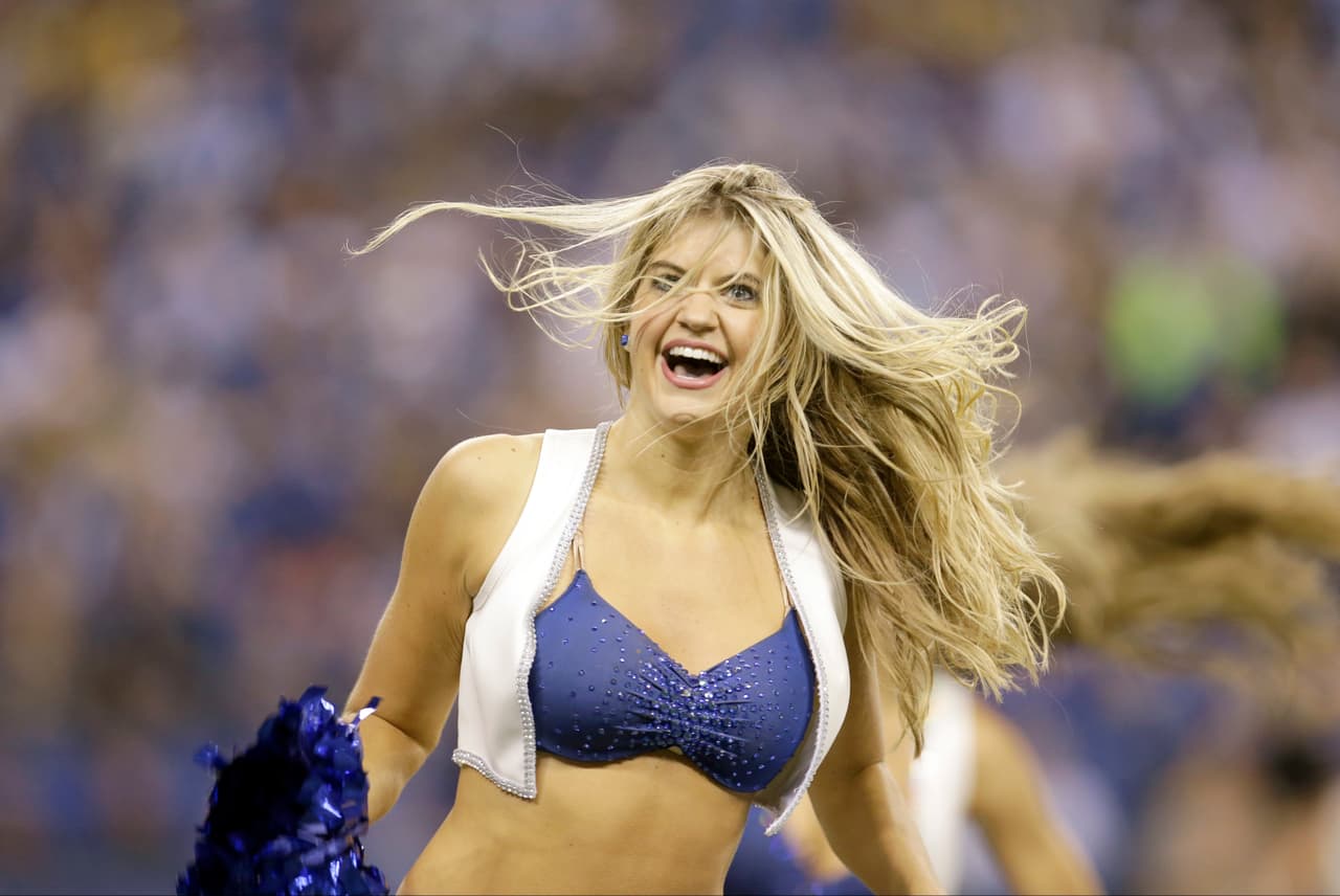 Los Steelers construyeron una ventaja de 21-7 anotando touchdowns en cada una de sus primeras tres posesiones - un TD de 5 yardas de Le'Veon Bell, y dos recepciones de touchdown por Brown de 25 y 33 yardas.