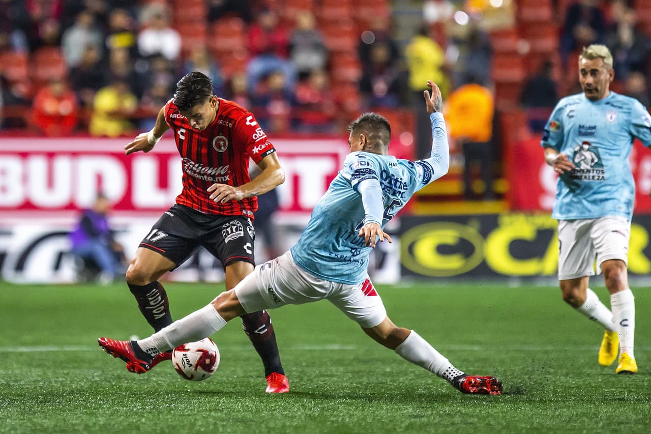 Desde los once pasos, Franco jara abre el marcador en la perrera.