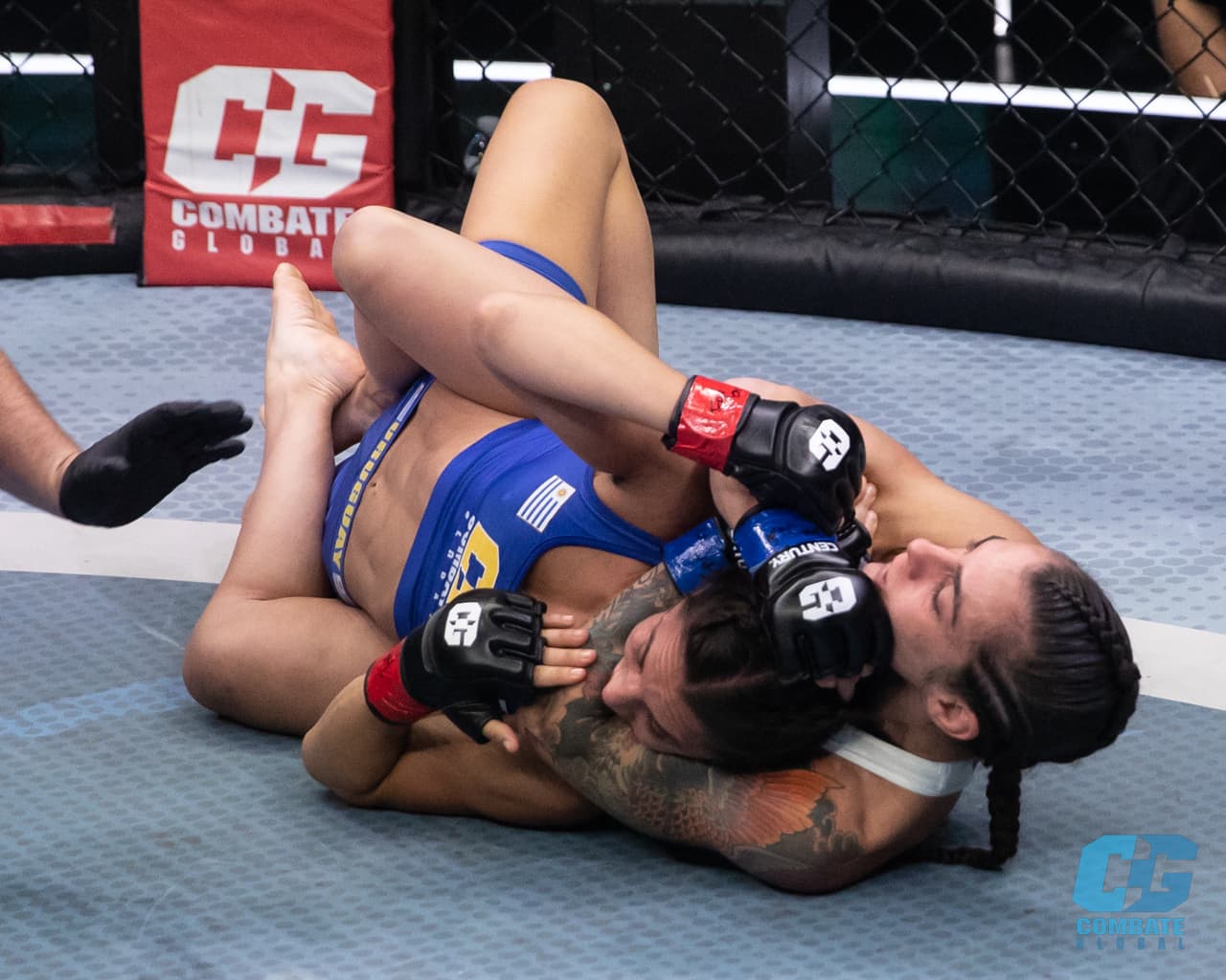 ¡Oh là là! Claire López acaba a Rivarola en menos de un minuto