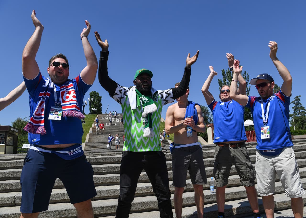 La cultura vikinga de Islandia y el colorido africano de Nigeria quedaron expuestos en la alegría de sus hinchas en medio del partido de ambos países por el grupo D del Mundial de Rusia 2018.