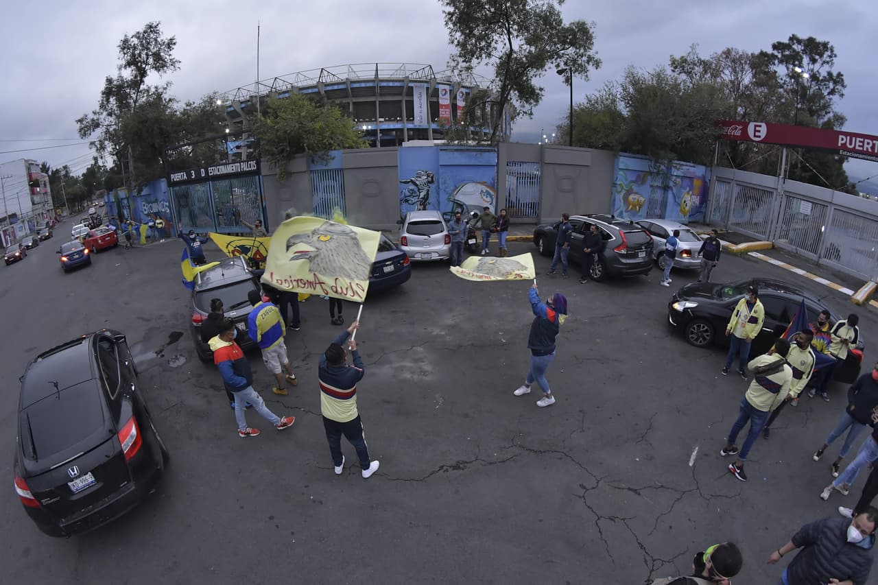 La afición se hizo presente en el Clásico Nacional | Hinchas de las Águilas olvidaron las recomendaciones del Club América y se dieron cita en el hotel de concentración y en el Azteca.