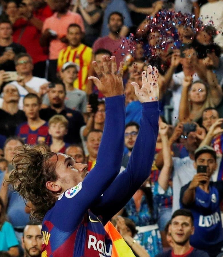 Antoine Griezmann logra sus dos primeras anotaciones con el Barcelona ante el Betis y en uno de sus goles realiza una celebración muy a lo ‘LeBron James´.