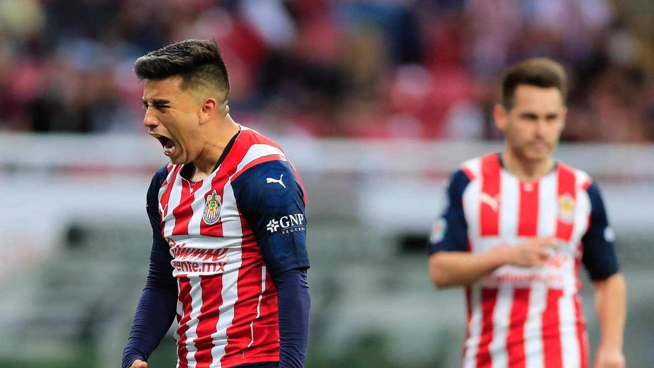 Chivas presenta defensa renovada ante León por goleada contra Tigres
