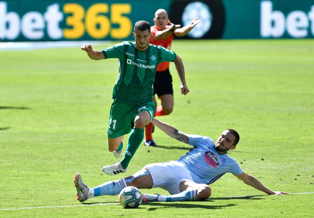 Se emparejaron los cartones al 79’. Un centro desde la banda derecha bastó para que Feddal mandara a guardar el esférico. Guido fue referente del ataque bético hacia el final del encuentro.