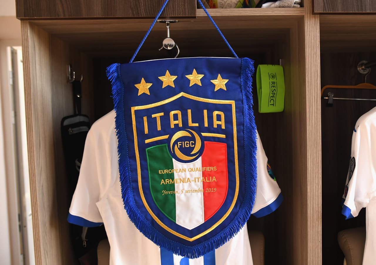 Italia mantiene paso perfecto con cinco triunfos en fila. Armenia cae pero mantiene posibilidad de calificar.