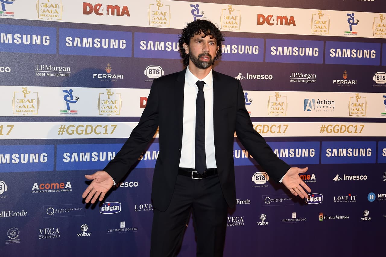 Damiano Tommasi fue mediocampista de la Roma y tiene 43 años.