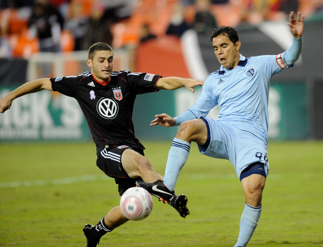 Omar Bravo también estuvo durante 2010, por un año y medio, con Sporting Kansas City sin mayor repercusión.