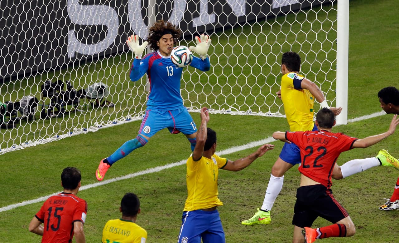 Brasil se estrelló con un Guillermo Ochoa milagroso