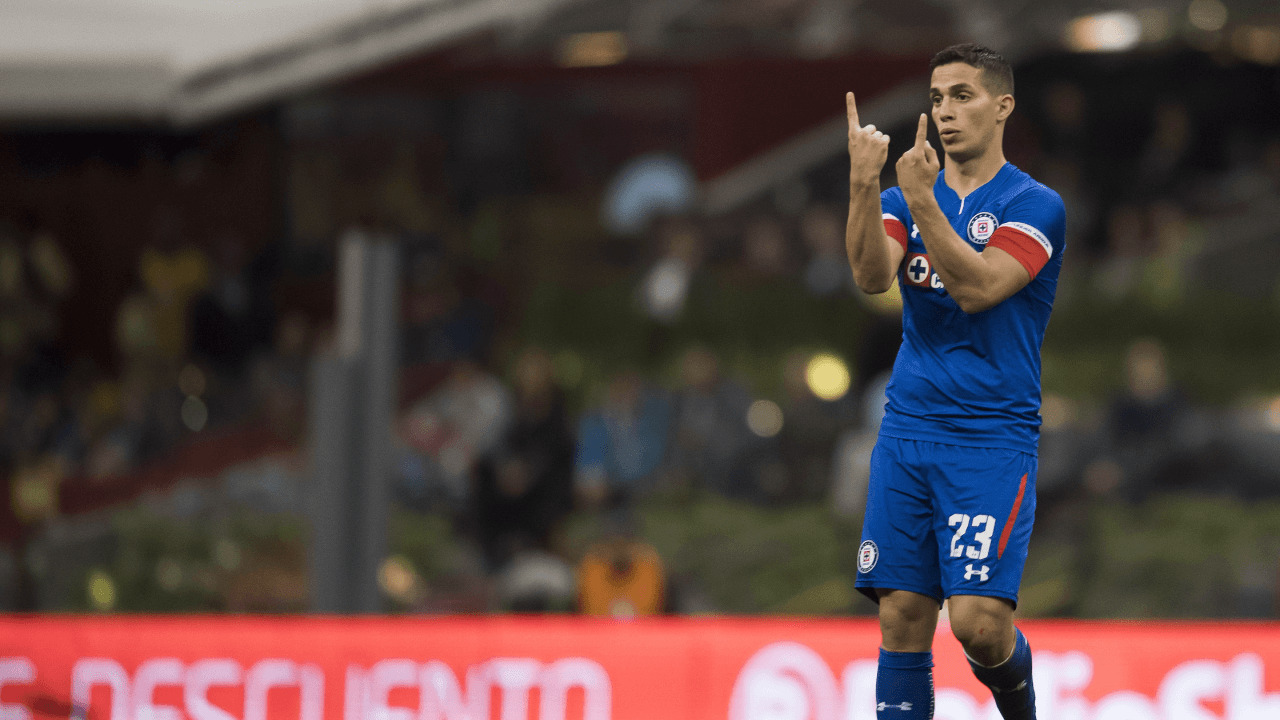 <b>Ivan Marcone</b>
<br>Argentino talentoso en el centro del campo llegó al futbol mexicano como multicampeón en su país con Arsenal y Lanús. No se fue con las manos vacías tras ganara Copa en el Apertura 2018 con los cementeros; sin embargo, se fue después de la Fecha 1 del Clausura 2019 y le bastó poco más de un año tras haber fichado con Boca Juniors dondeó ya ganó Supercopa Argentina y Superliga con los Xeneizes.