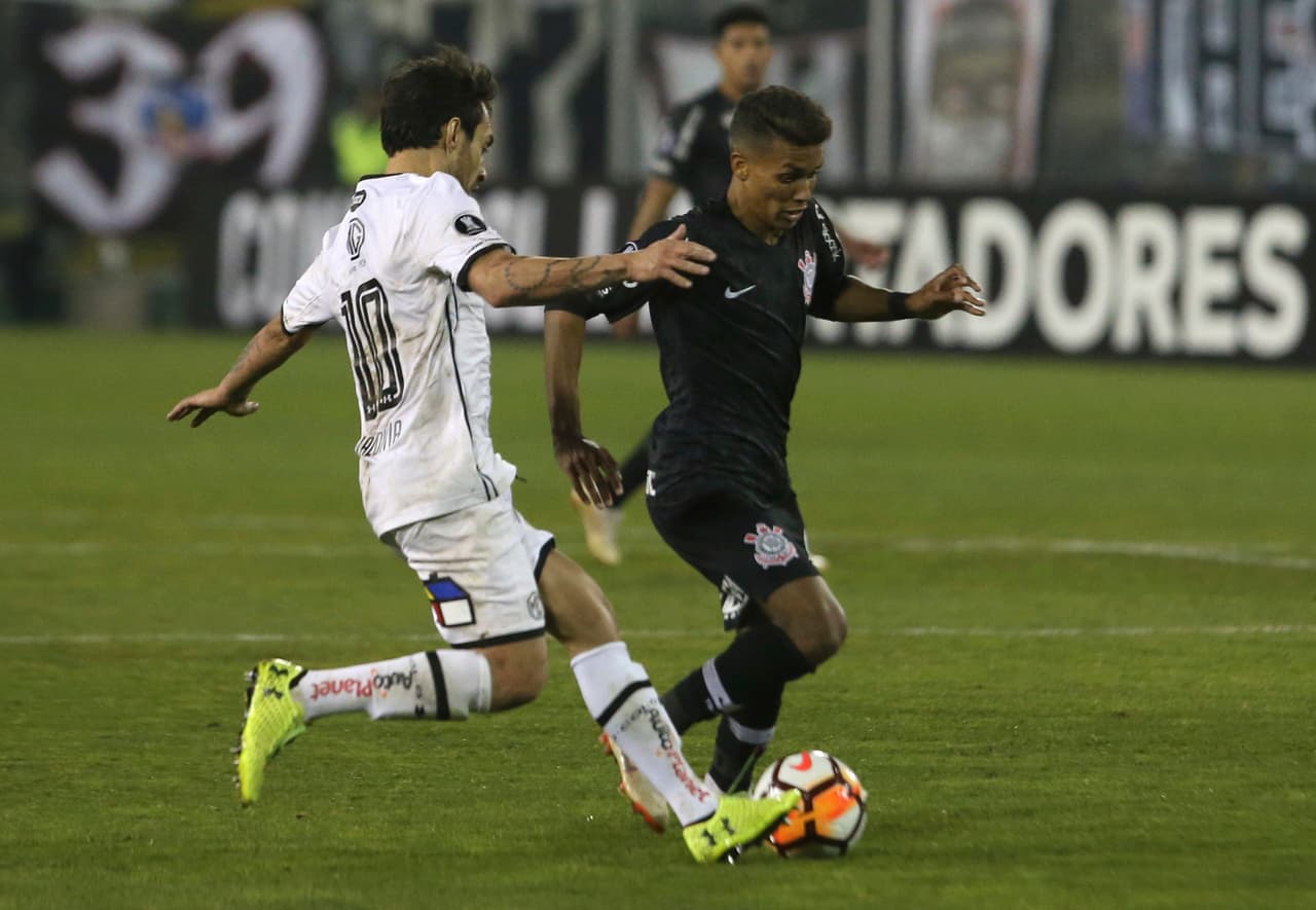En el Estadio Monumental David Arellano, el Colo Colo tuvo un juego muy duro pero superó por 1-0 al Corinthians. La vuelta se paga el 29 de agosto en la Arena Corinthians, en Sao Paulo.