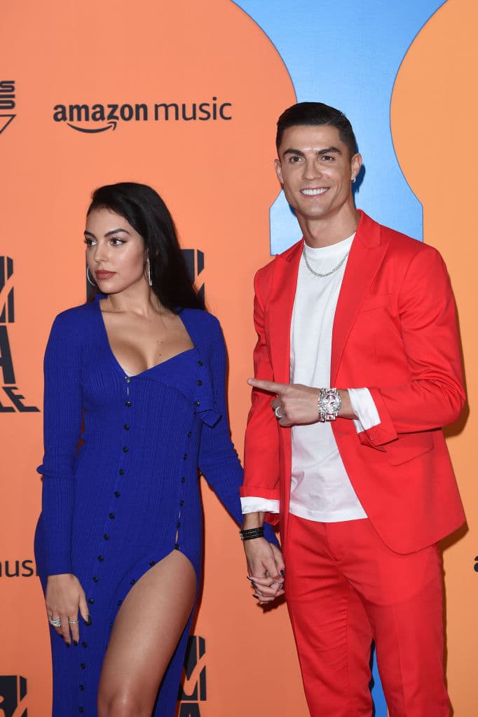 El astro portugués también viaja mucho, por lo que decidió comprar su Gulfstream G200 que le costó 20 millones de euros.
<br>