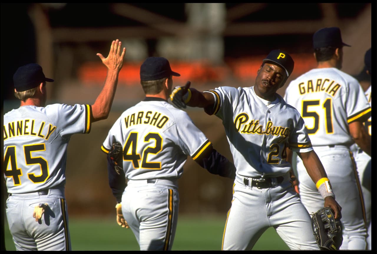 Barry Bonds debutó en las Grandes Ligas en 1986, cuando los Piratas de Pittsburgh le dieron la oportunidad de presentarse en la Gran Carpa. Jugó siete temporadas con los filibusteros.