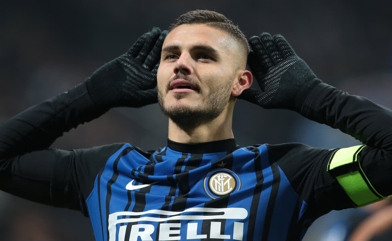 MILAN, ITALY - NOVEMBER 19: Mauro Emanuel Icardi of FC Internazionale Milano celebrates his second goal during the Serie A match between FC Internazionale and Atalanta BC at Stadio Giuseppe Meazza on November 19, 2017 in Milan, Italy. (Photo by Emilio Andreoli/Getty Images)