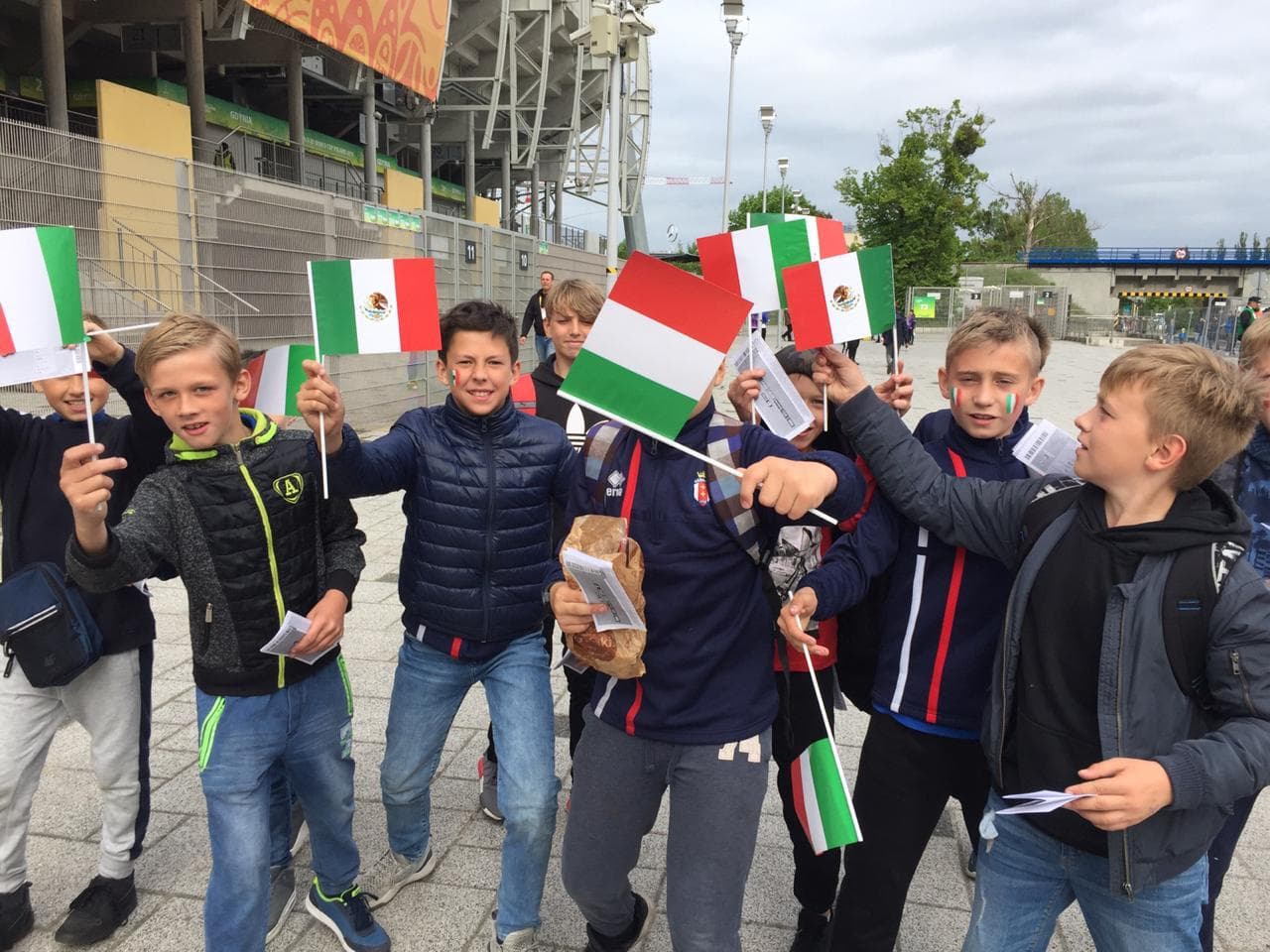 La fiesta en Gdynia (Polonia) se enciende en medio del debut de México e Italia en el Grupo B del Mundial Sub-20, a la espera de ver en acción a las promesas del fútbol internacional.
