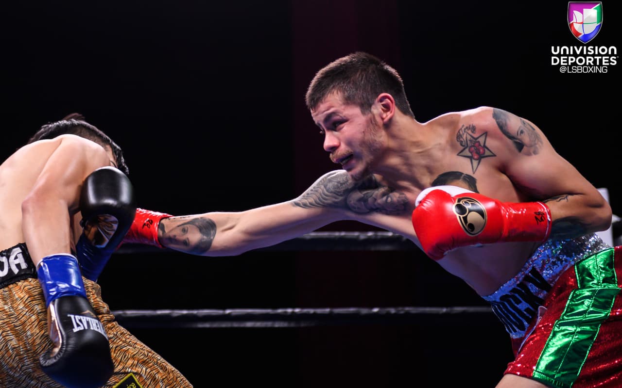 En la velada coestelar, el invicto Brandon Figueroa acabó con Moisés 'Chucky' Flores en tres asaltos para seguir avanzando en la clasificación y poder contender por un título mundial en un futuro cercano.