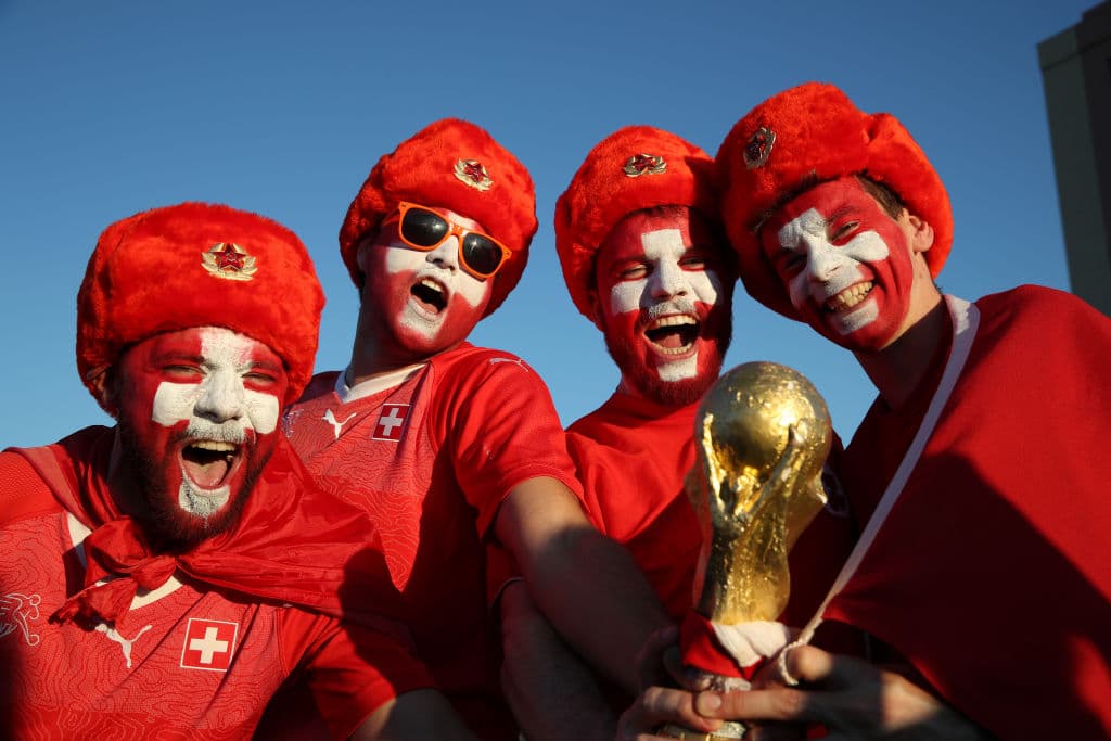 Fanáticos suizos y costarricenses llegaron a abarrotar el estadio Nizhny Novgorod para despedir a sus selecciones en la primera fase. Los ticos se van a casa, los helvéticos a la segunda ronda.