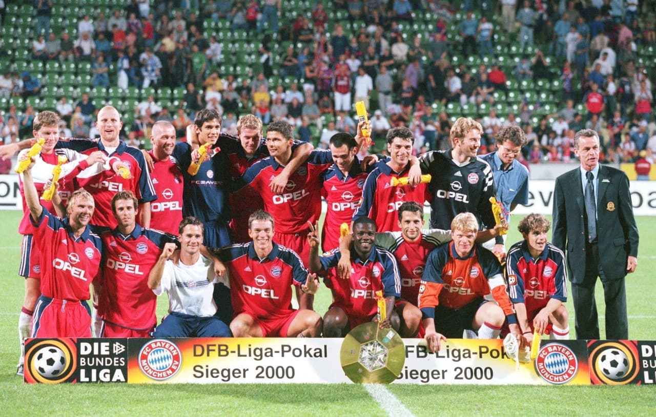 Bayern Munich demostró ser el más grande de su país al obtener el triplete de Bundesliga, Copa de Alemania y la DFB Pokal en sus 100 años en el 2000. La fiesta como campeón continental la aplazaría para el título de Champions en 2001.