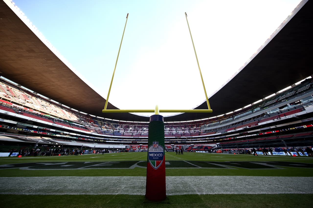 En el 2018, la NFL decide suspender el partido programado en la Ciudad de México por las pésimas condiciones del terreno de campo del Estadio Azteca.