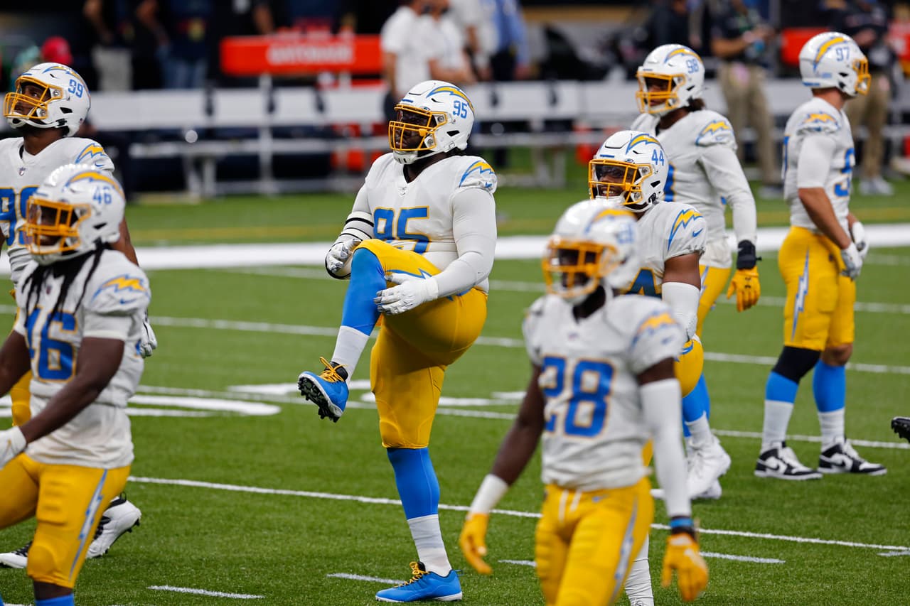 Drew Brees comanda un impresionante regreso en casa frente a los Chargers y vencen en los tiempos extras 27-30.