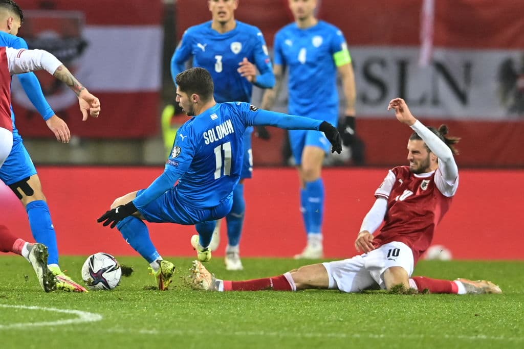 Escocia logró vencer 0-2 en su visita a Moldavia, Austria vence fácilmente a Israekl con un marcador de 4-2 y Dinamarca le pega fácilmente 3-1 a Isalas Feroe.