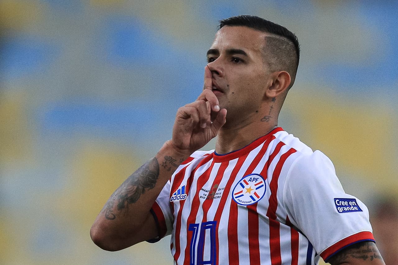 Derlis ha destacado por ser un extremo veloz que sortea rivales en espacios largos y con buena definición. Es alguien que encaja con el estilo del América.