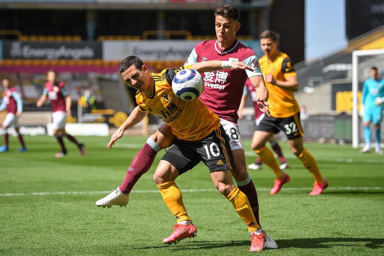 Wolverhampton se lleva una goliza por parte de Burney 4-0 durante la fecha 33 de la Premier League. Chris Wood anotó hat-trick para los locales y Ashley Wood puso la cereza en el pastel al minuto 85 del partido. El mexicano Raúl Jiménez aún no tiene participación en los encuentros con los Wolves.