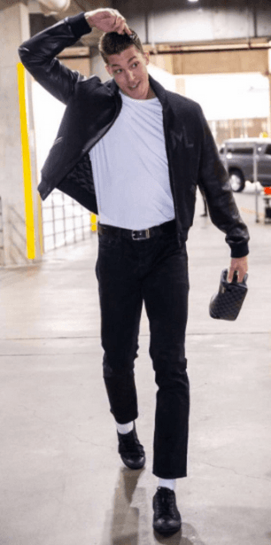 Evan Turner, de John Trvolta en Grease.