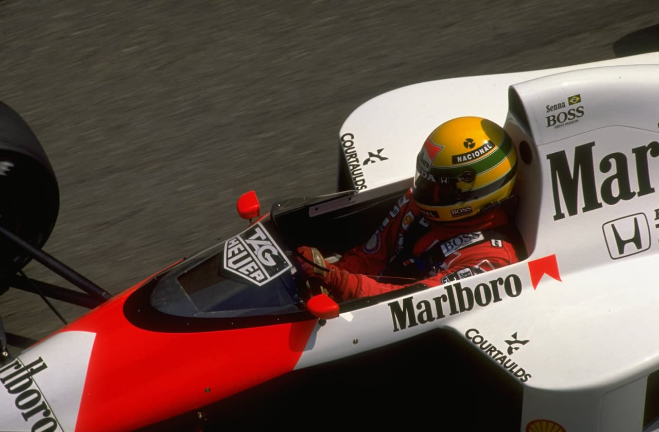 "Los cobardes mueren varias veces antes de expirar, el valiente solo prueba una vez la muerte"