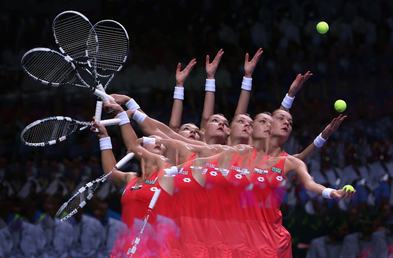 Al momento de su retiro, Radwanska generó ganancias por 27.6 millones de dólares, la séptima en la lista de dinero de todos los tiempos entre tenistas mujeres.