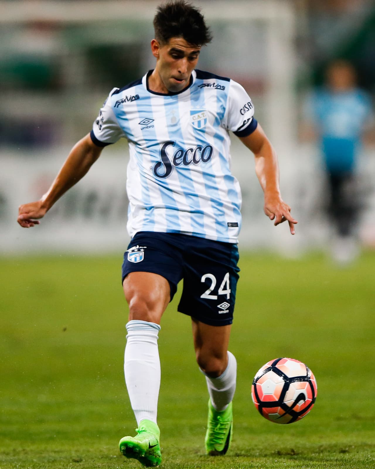 Otro futbolista debutado por Scaloni con la Albiceleste es el lateral o volante por derecha Leonel Di Plácido, quien ahora milita en
<b>Lanús, club con antecedentes vendiéndole a la Liga Mx.</b>