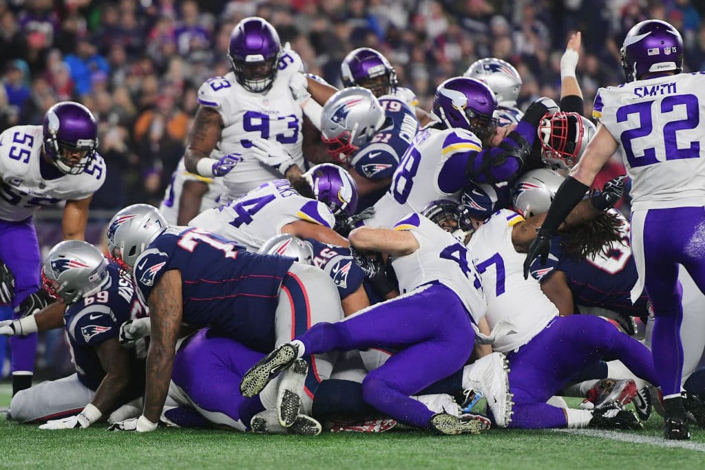 Los Pats se adelantaron con una carrera de 1 yarda de James Develin restando 9:33 en el primer cuarto para ponerse en ventaja 7-0.