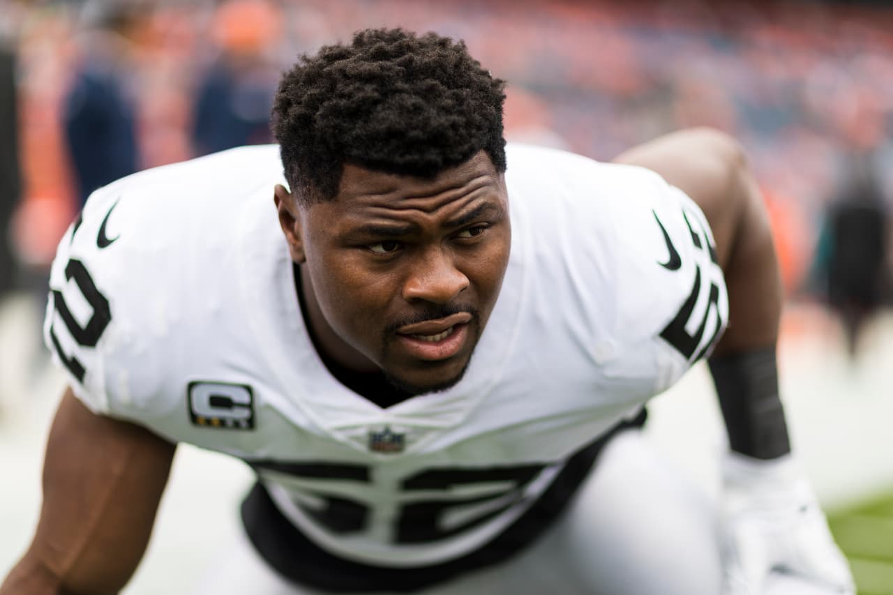 Khalil Mack es uno de los pass rushers más respetados de la NFL y todavía no consigue contrato con Raiders.