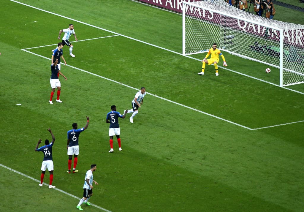 125.- Gabriel Mercado (Argentina) al minuto 48. Francia 1-2 Argentina