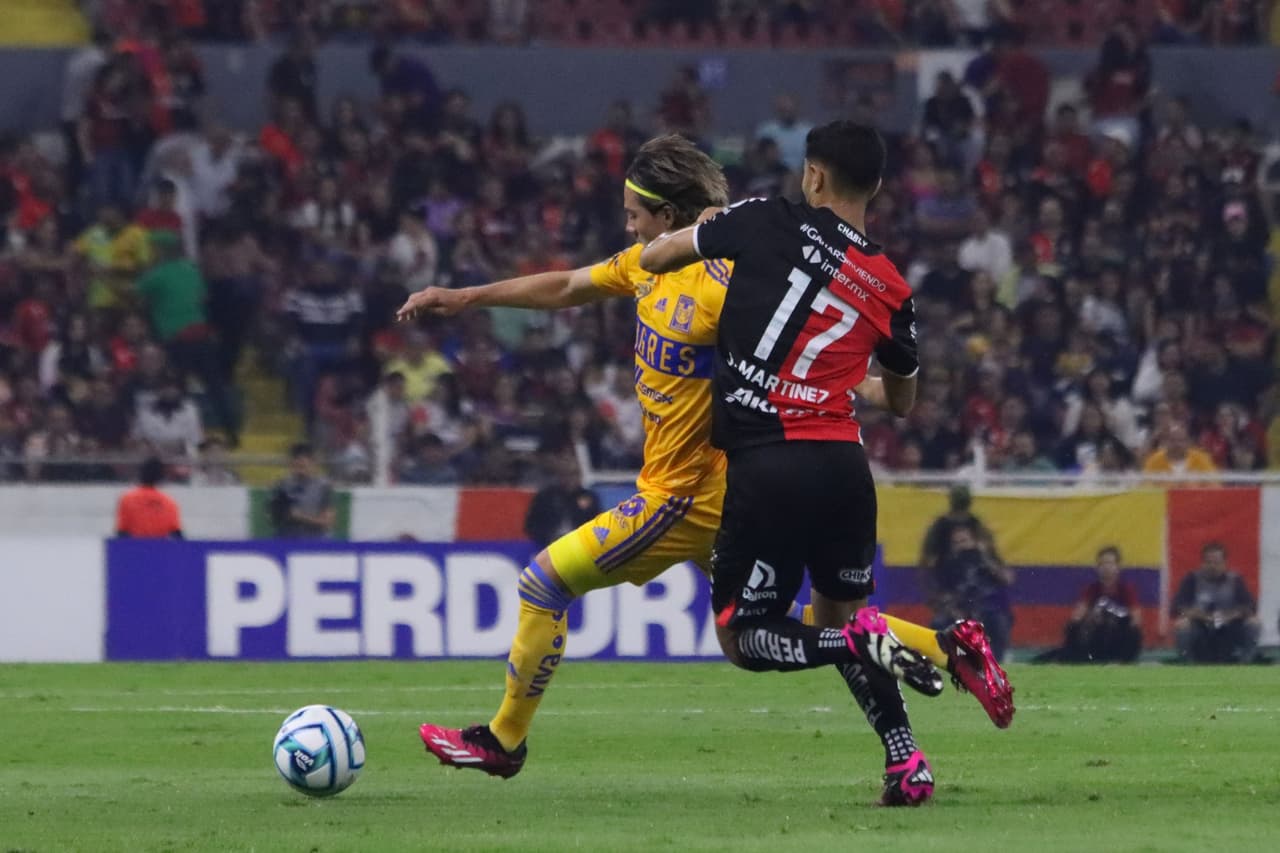 Tigres se llevó una apretada victoria ante Atlas en la Jornada 8 del Clausura 2023 con gol solitario de Nicolás Ibáñez al final del primer tiempo. Los rojinegros nunca se encontraron en el partido pese a que Sebastián Córdova falló un penal al 72. Con la victoria, Tigres llegó a 18 puntos para quedarse en la segunda posición mientras que Atlas suma 6 partidos sin ganar.