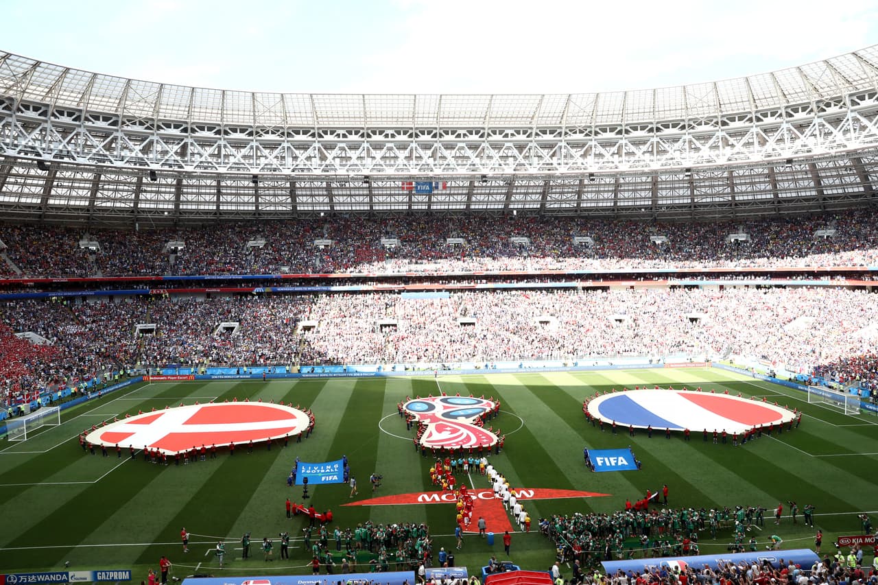 Este era el marco en el estadio Luzhnikí para recibir a los dos primeros del grupo C en la última jornada.