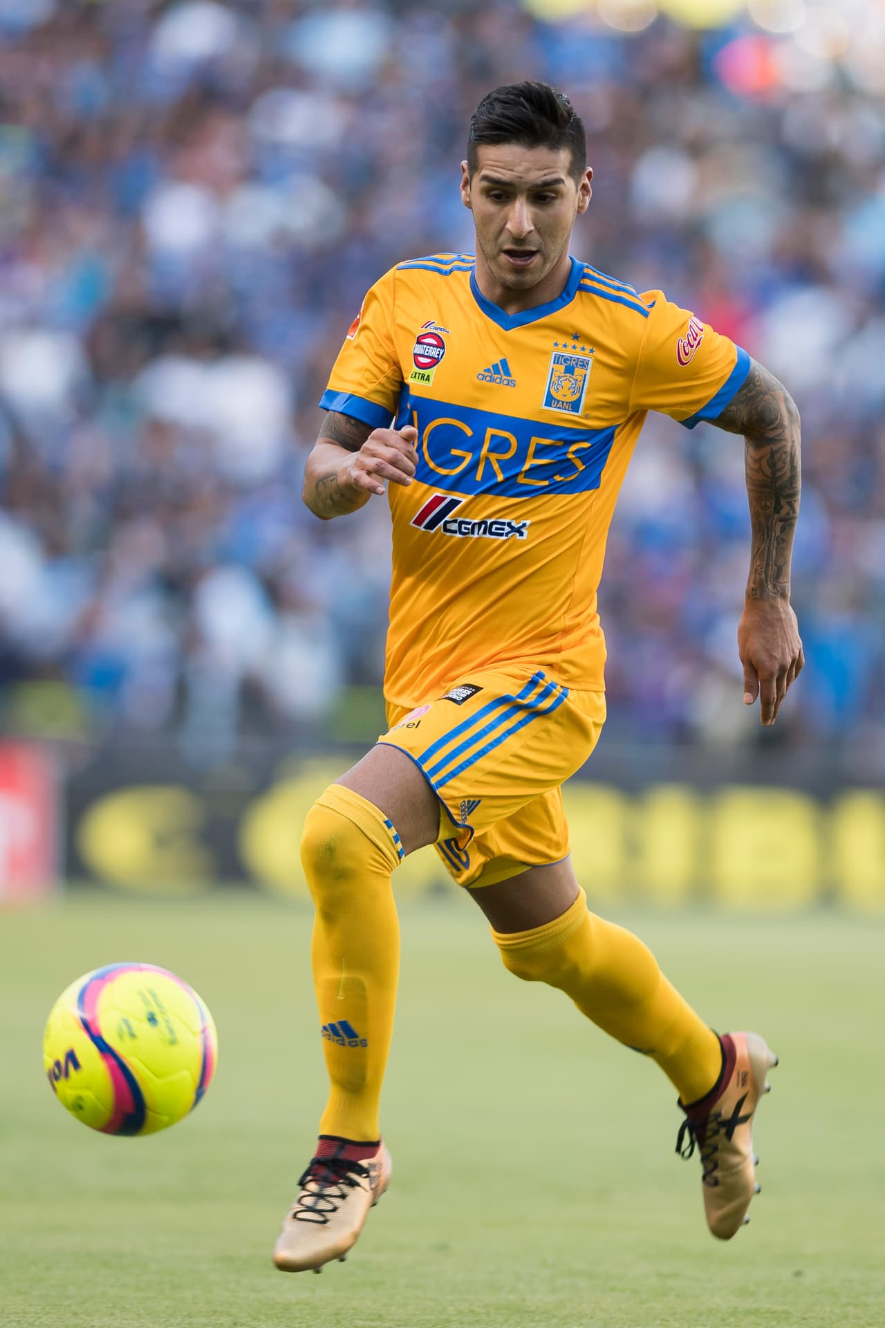 Ismael Sosa arribó a la Liga MX en el 2014 desde la Universidad Católica de Chile. Su gran nivel lo llevó a Tigres en el draft del 2016. Su capacidad ofensiva le ha dado a los Felinos una variente muy valiosa durante el tiempo que lleva allí.