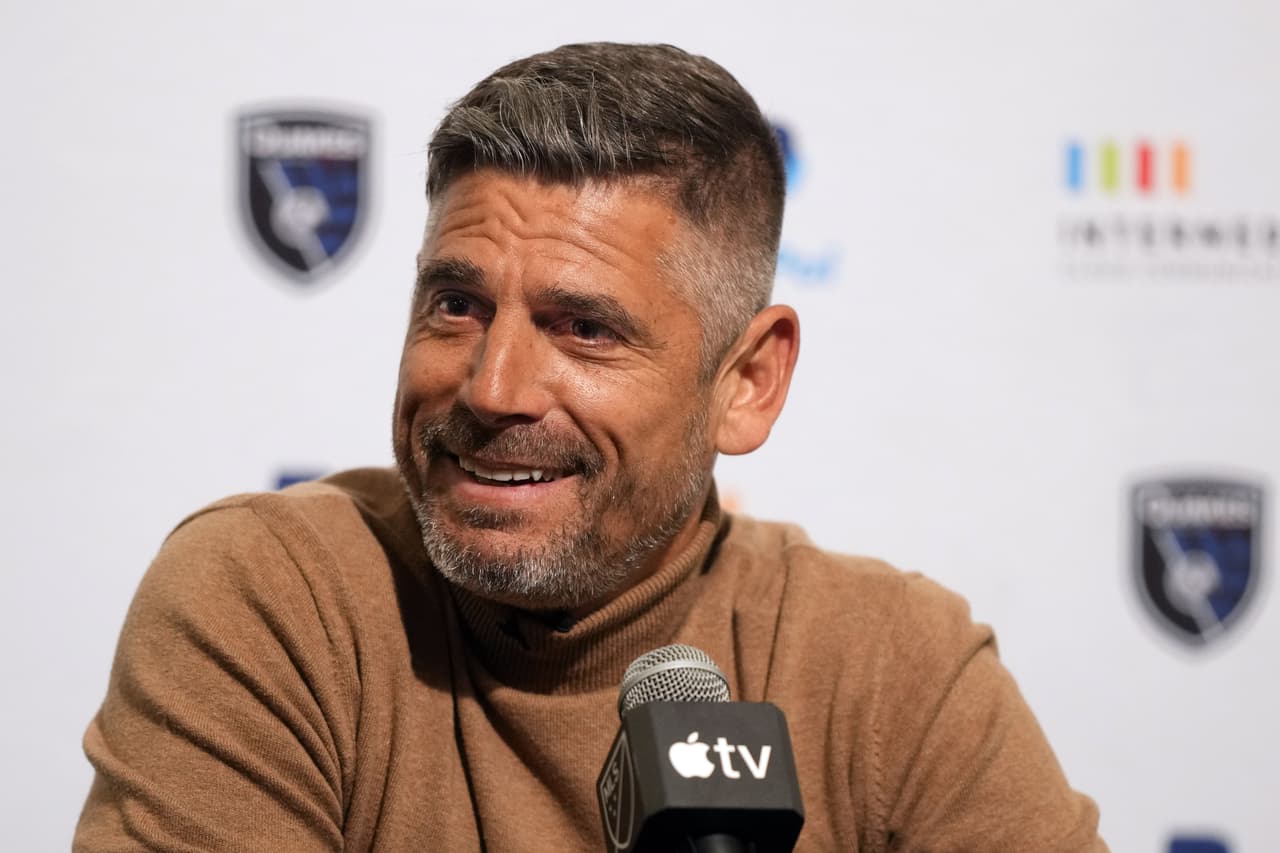 Entrenador - LUCHI GONZÁLEZ (San Jose Earthquakes)