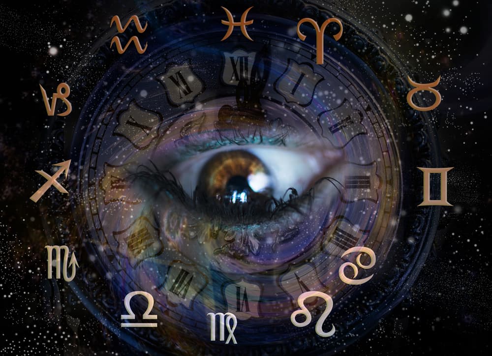 Es el caso popular cuando alguien dice “nació con una buena estrella o con una mala estrella”. Esa tendencia del karma se puede siempre superar, la diferencia consiste en que cuando el aspecto es favorable resulta mucho más fácil y cuando el mismo es desfavorable cuesta mucho más poder superarlo.