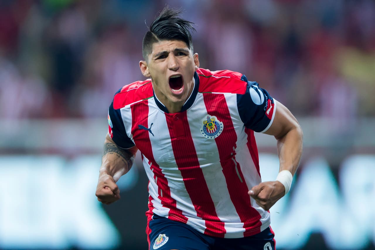 En el segundo tiempo, la remontada se comenzó a escribir. Primero fue Alan Pulido, quien controló un balón en el área y remató al minuto 54.