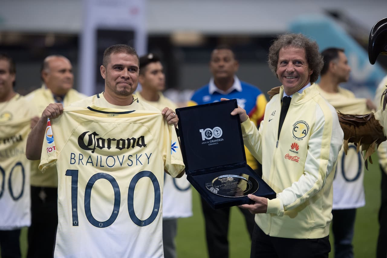 <b>Daniel Brailovsky</b>
<br>- Apodado 'Ruso' Brailovsky por su larga cabellera rubia.
<br>- Fue el primer 'ruso' en jugar en México.
<br>- Es uno de los grandes ídolos de la afición americanista.