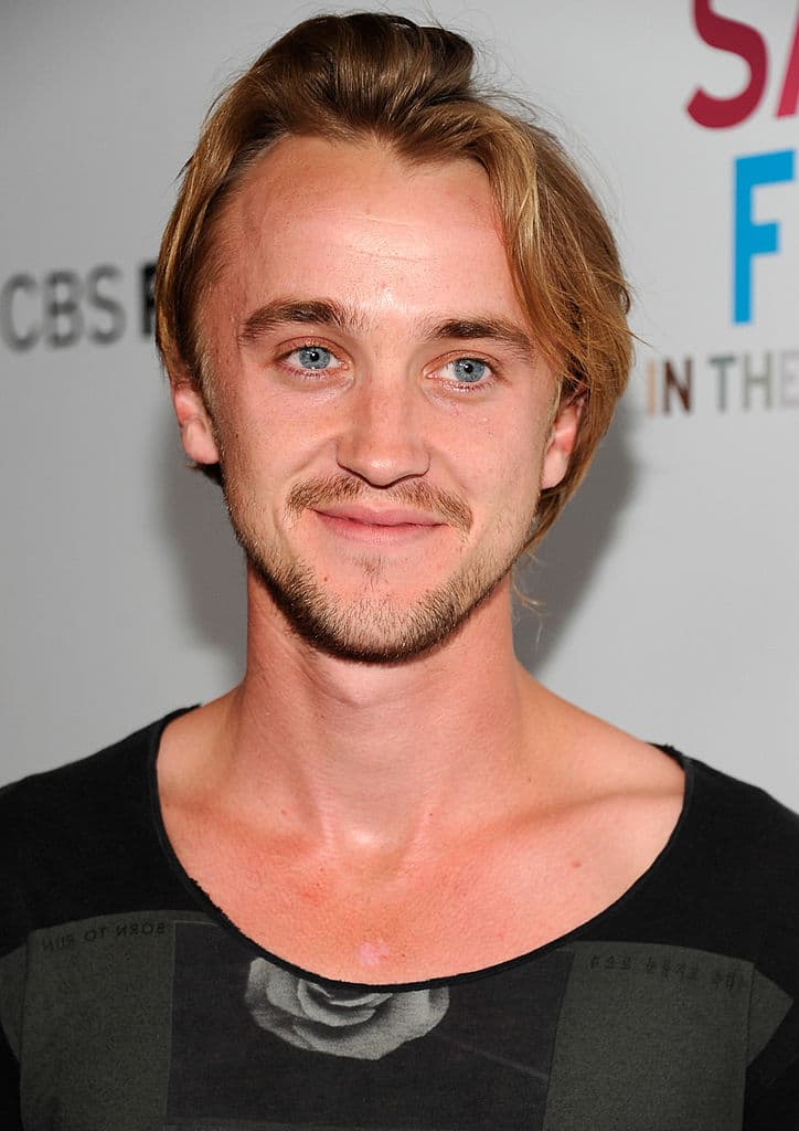 "Es bueno que estemos en una especie de cuatro rincones diferentes de la tierra y, sin embargo, cuando nos ponemos al día, se siente como si fuera ayer que todo esto estaba sucediendo", dijo el actor.