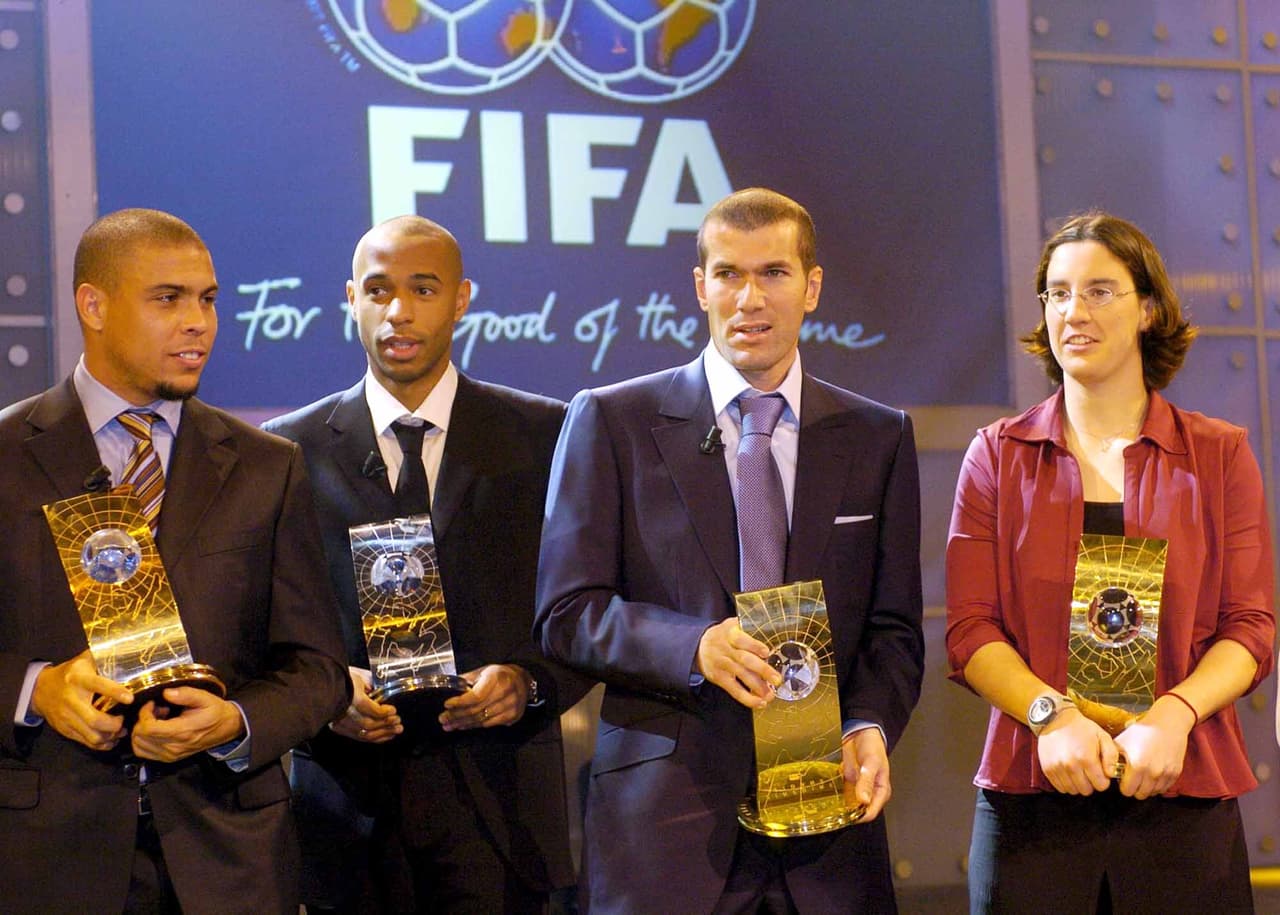 Reconocido como el Mejor Jugador de FIFA en tres ocasiones y ganador del Balón de Oro en 1998, Zinedine Zidane no participó con Francia cuando se coronó campeón de la Copa Confederaciones en 2001 y en 2003.