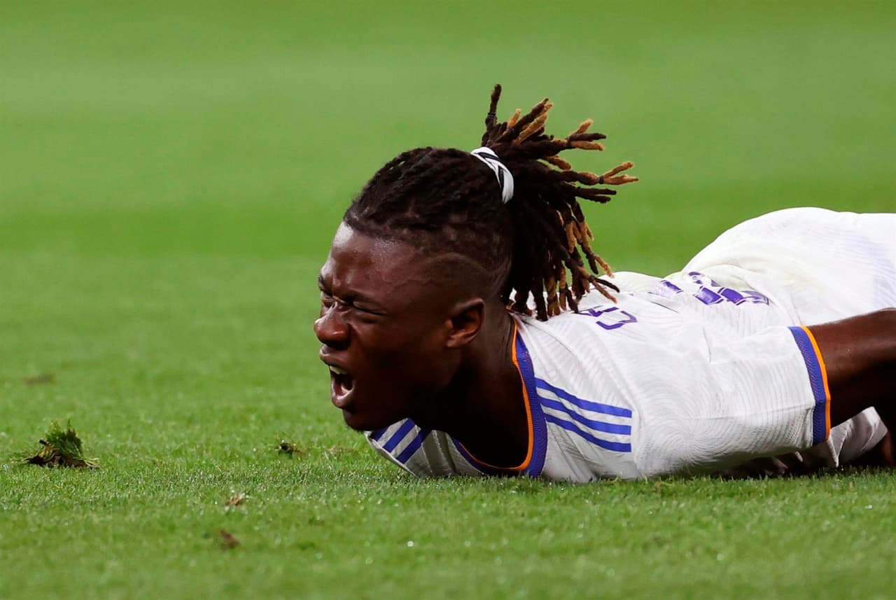 Real Madrid cae en casa ante el Sheriff Tiraspol 2-1 en la fase de grupos de la UEFA Champions League. El equipo moldavo abrió con gol de Jasurbek Yakhshiboev al 25’, pero Karim Benzema igualó el marcador tras cobrar un penalti, pero la visita selló su victoria al 89’ con anotación de Sebastién Thill.