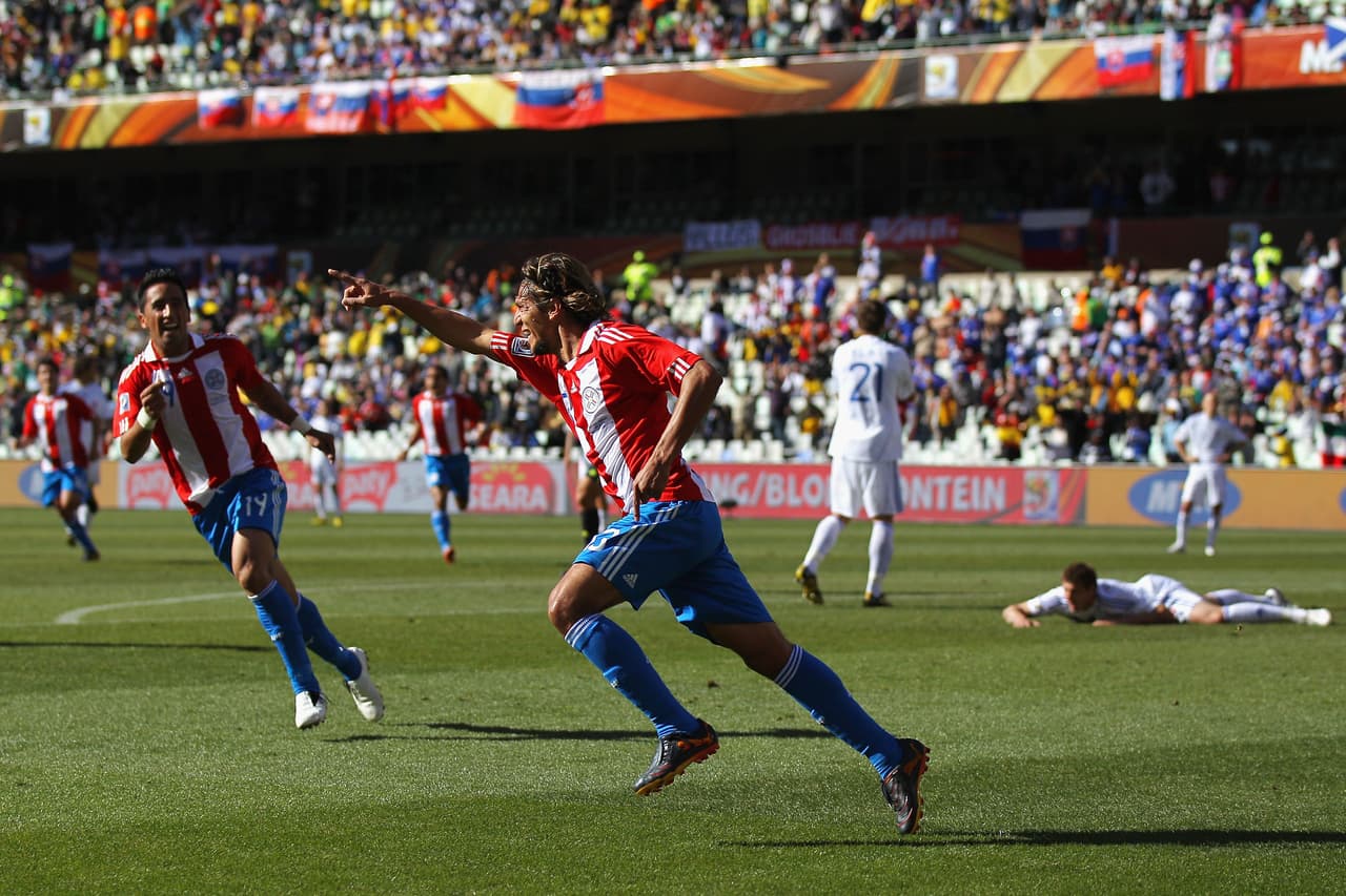 Paraguay quedó de líder en ese grupo F con cuatro puntos luego de que Italia no pudo pasar del empate a un gol con Nueva Zelanda.